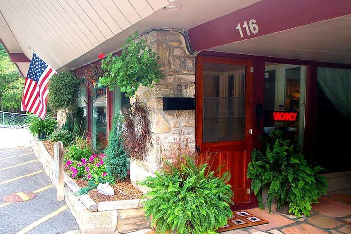 Hotel 2 of 81