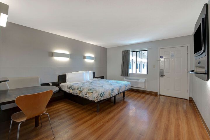 Room 8 of 31