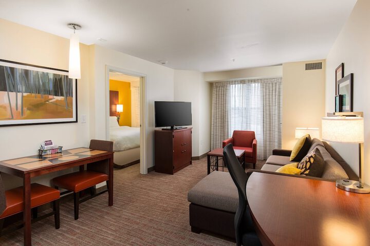 Room 18 of 33
