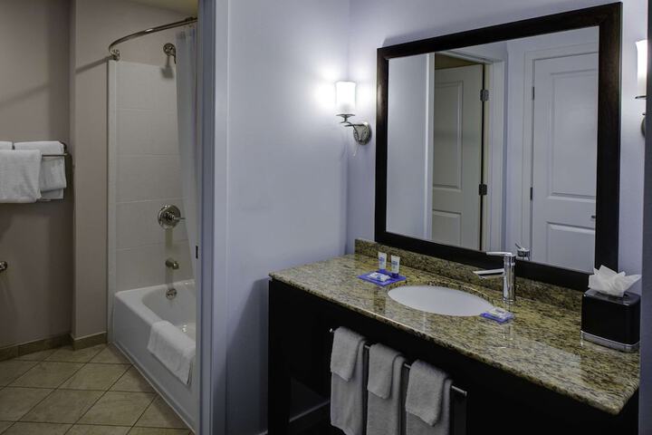 Room 12 of 28