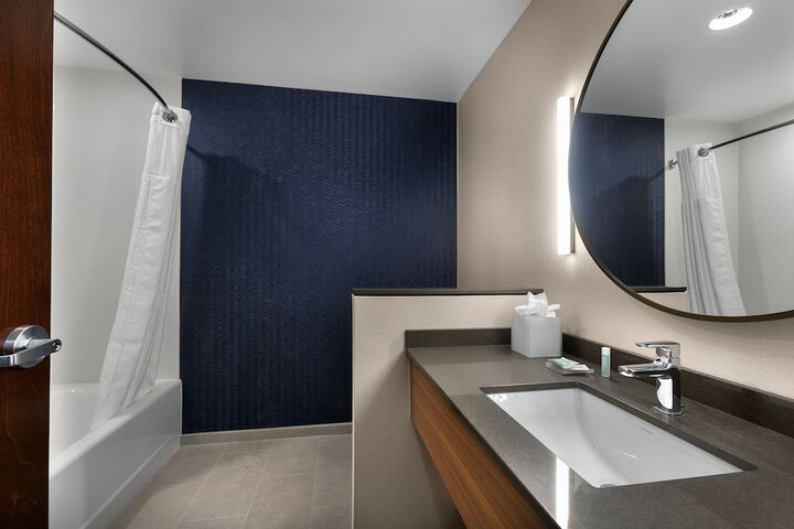 Room 21 of 28
