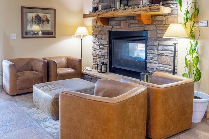 Blue Mountain Inn & Suites