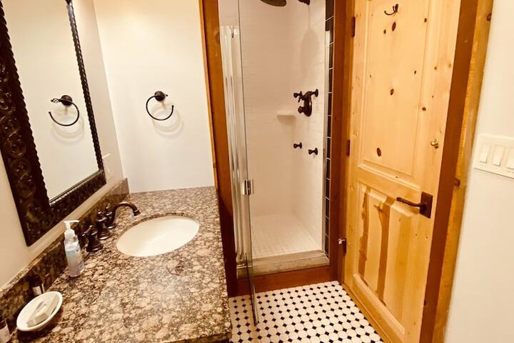 Room 180 of 241
