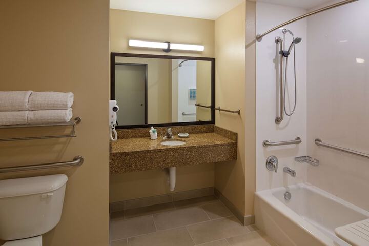 Room 32 of 48