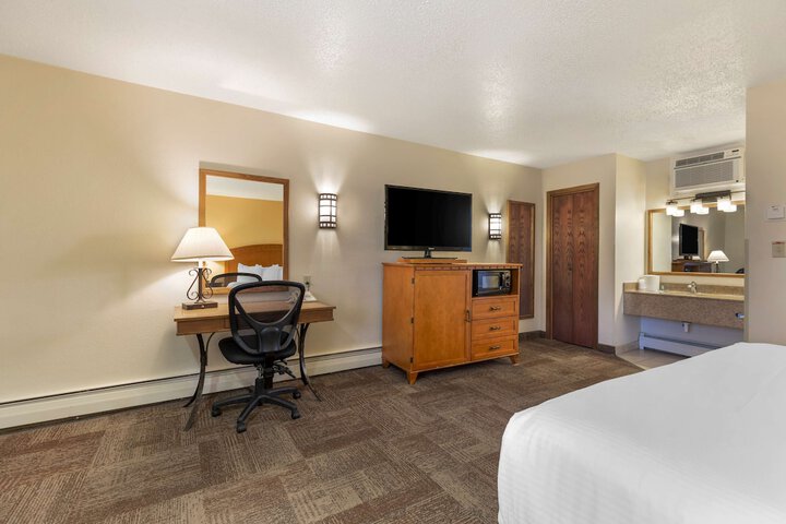 Room 18 of 28