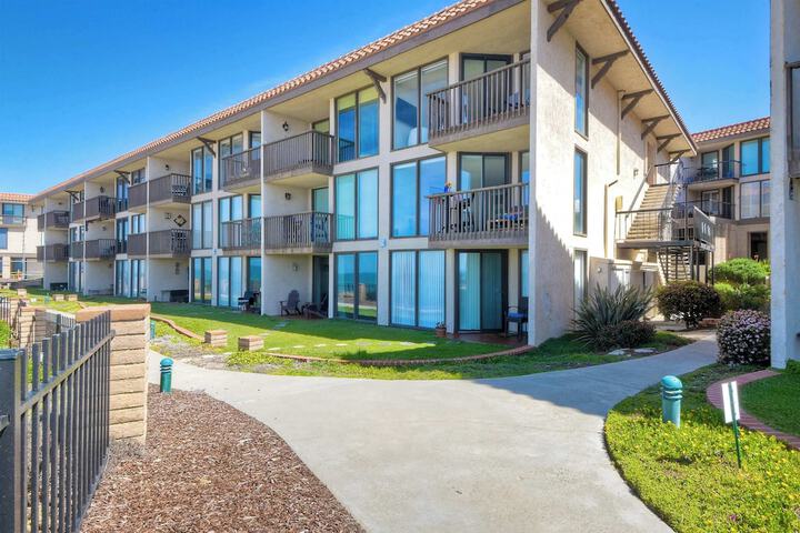 Solana Sunset Stunning Beachside Retreat for 4!