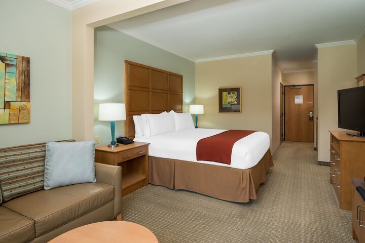 Holiday Inn Express & Suites Santa Clara-Silicon Valley by IHG