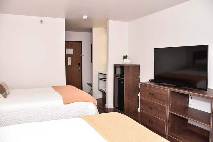 Room 9 of 16