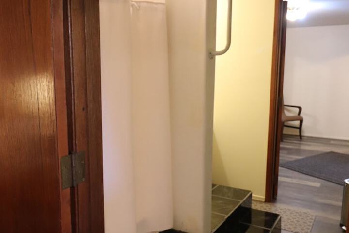 Room 21 of 35