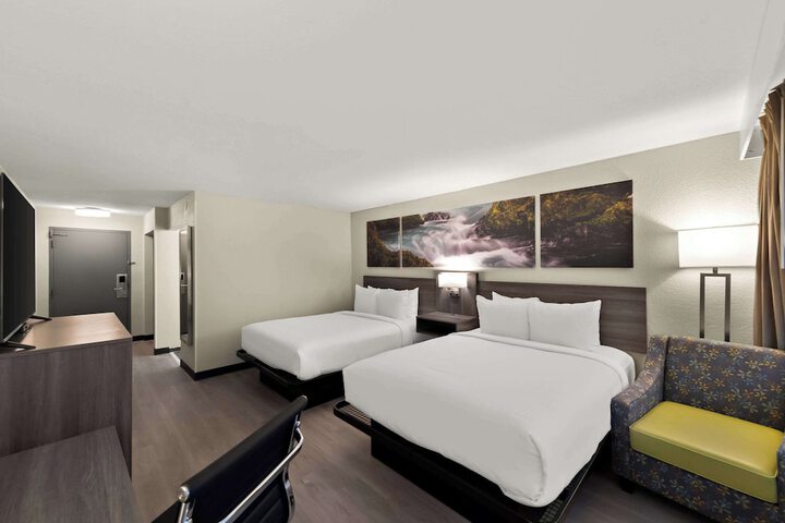 Room 25 of 31
