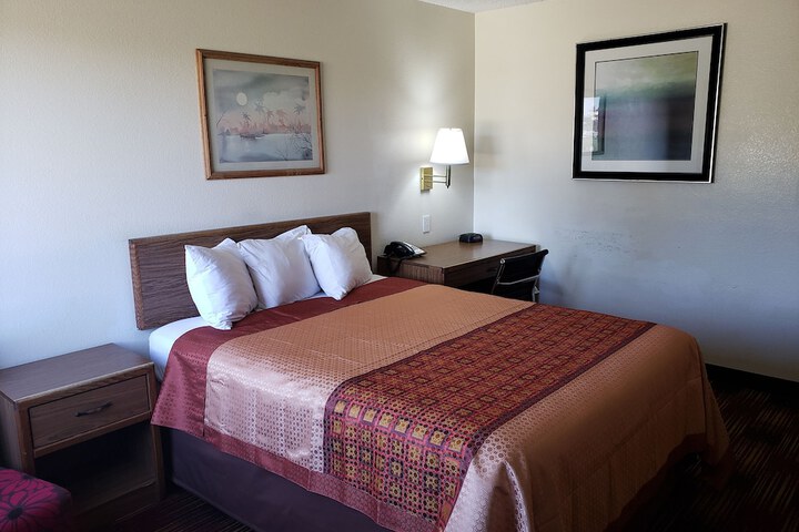 Americas Best Value Inn & Suites Harrisonville