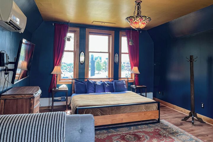 Room 43 of 62