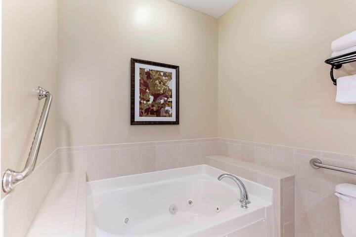 Best Western Plus Dutch Haus Inn and Suites