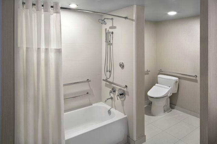 Room 40 of 184