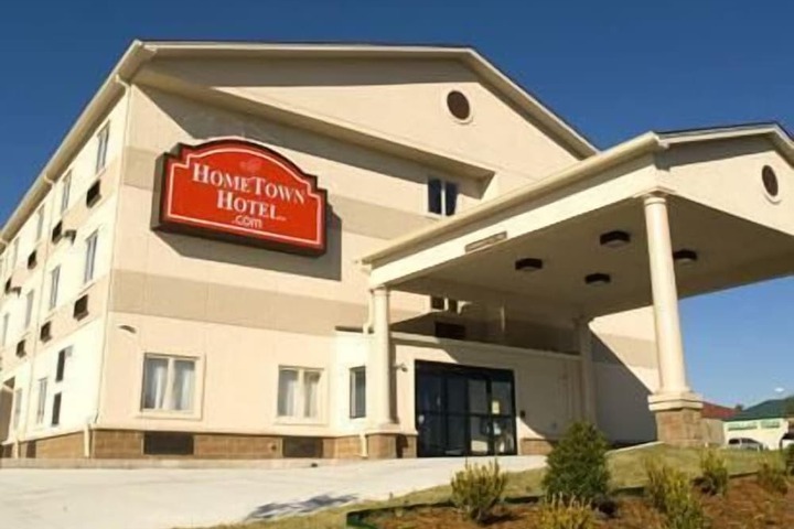 HomeTown Hotel Bryant