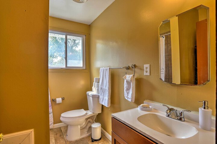 Lovely Royal Oak Unit 10 Min to Vibrant Downtown
