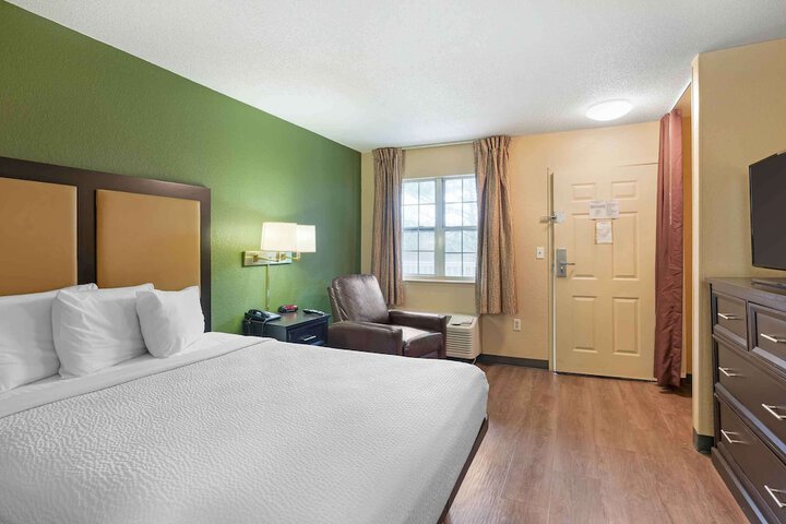 Room 11 of 22