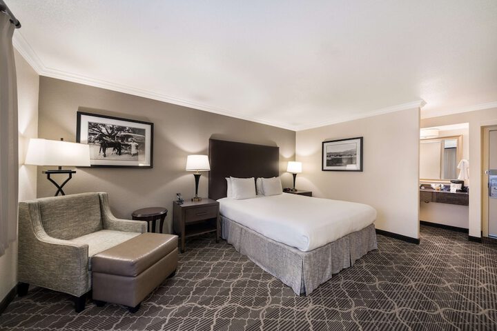 Room 21 of 38