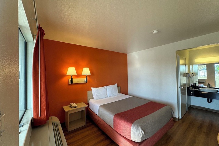 Motel 6 Bellflower CA - Los Angeles