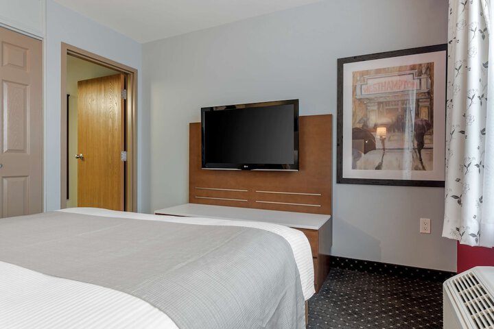 Room 25 of 43