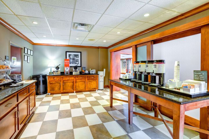 Hampton Inn Boston - Norwood