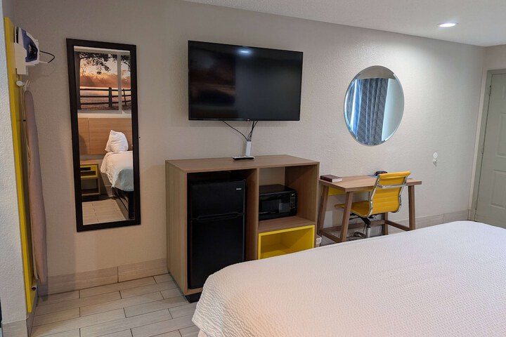 Room 5 of 25