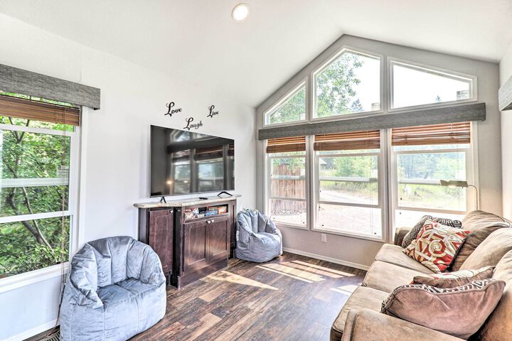 Eureka Tiny Home w / Hot Tub & Community Beach!