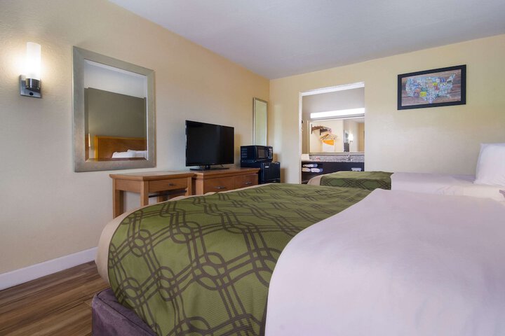 Room 18 of 29