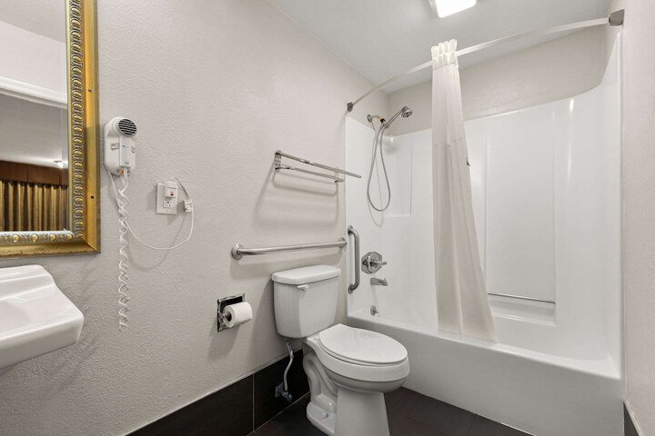 Room 20 of 34