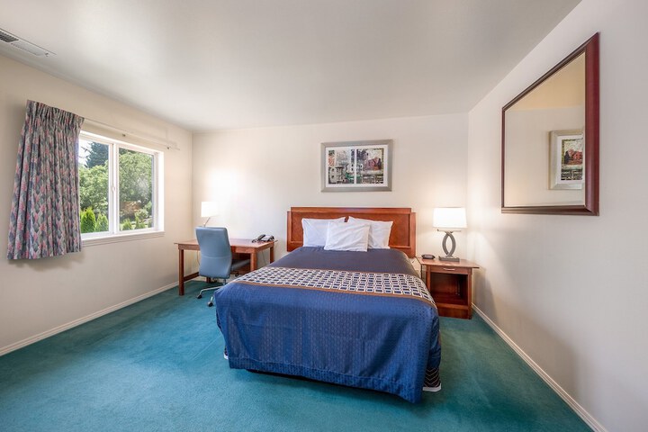 Room 13 of 33