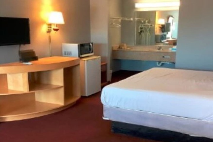 Room 19 of 33