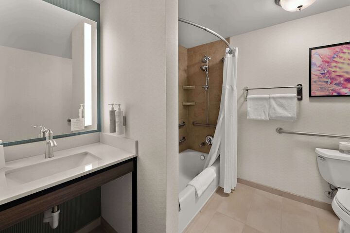 Hilton Garden Inn Omaha East / Council Bluffs