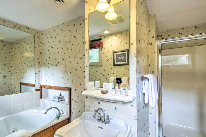 Beautiful Carriage House in Downtown Jackson!