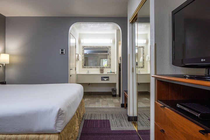 Room 3 of 35