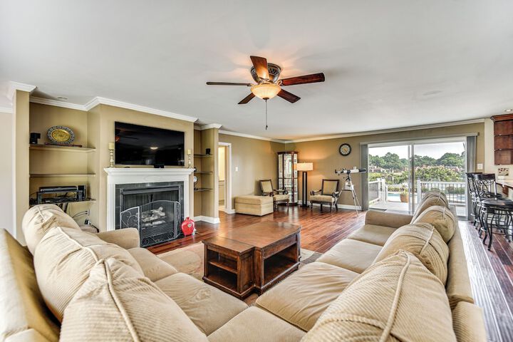 Luxe Lakefront Portsmouth Home: Fish Swim & Play!