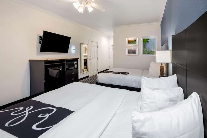 Room 33 of 70