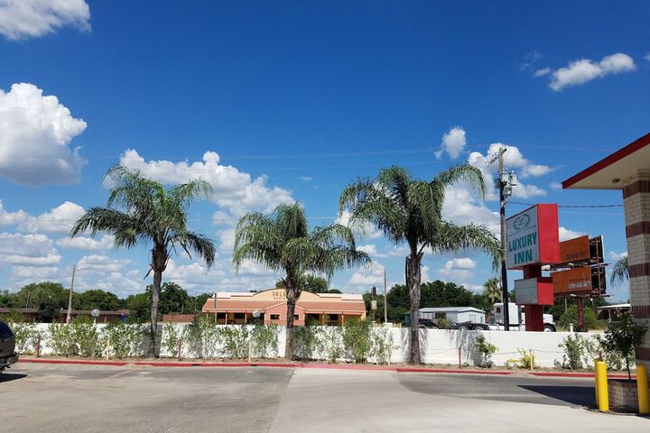 Luxury Inn & RV Park