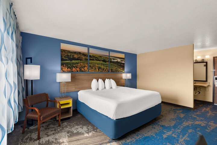 Days Inn by Wyndham Newton