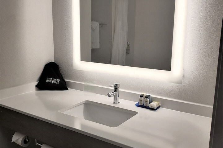 Room 19 of 39