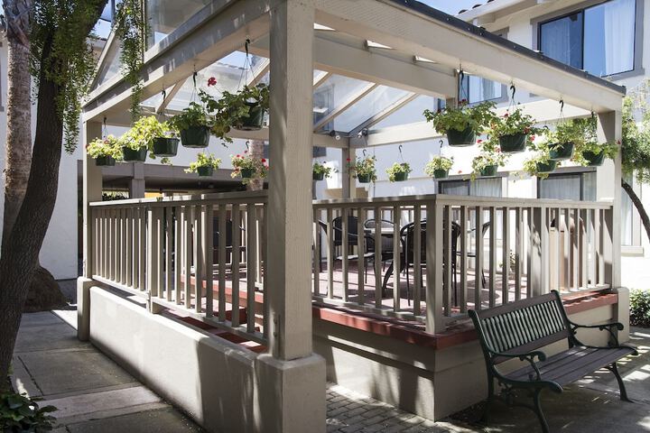 Hotel Exterior 58 of 65