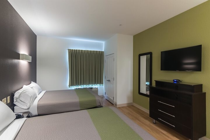 Room 27 of 32
