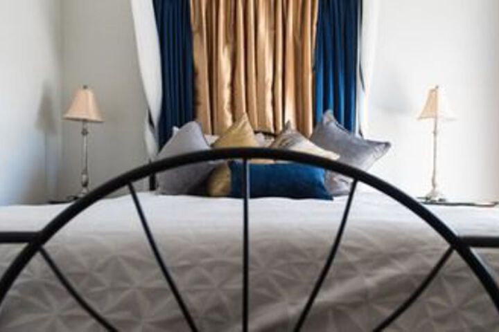 Oak Bay Guest House Bed & Breakfast