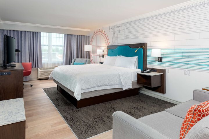 Room 32 of 43