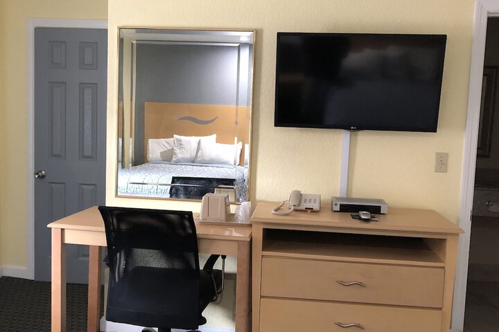 Room 32 of 35