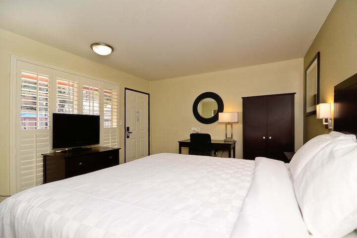 Room 16 of 30