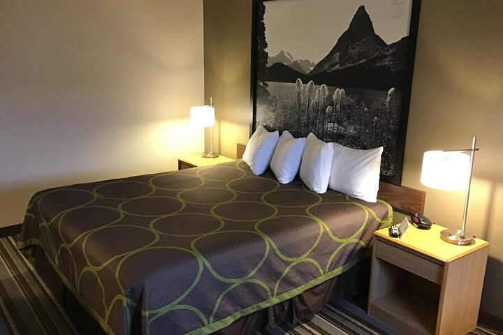 Room 8 of 23