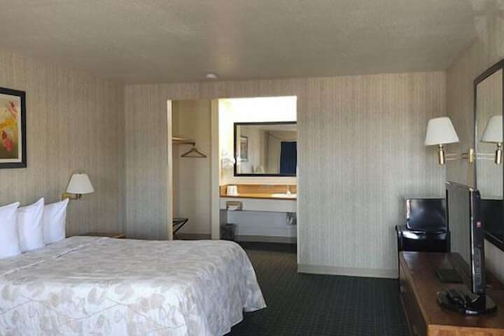 Room 21 of 33