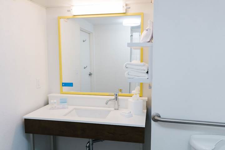 Room 8 of 37