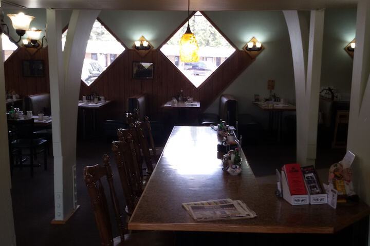 Dining 18 of 36