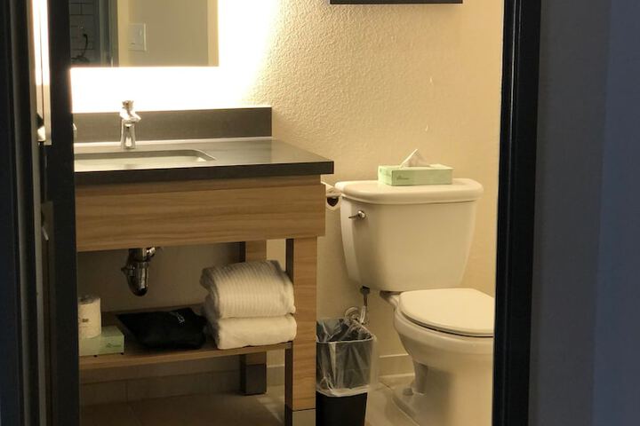Room 62 of 82